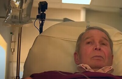 Лечение алкоголизма пожилых людей в Краматорске Пациент под капельницей в клинике
